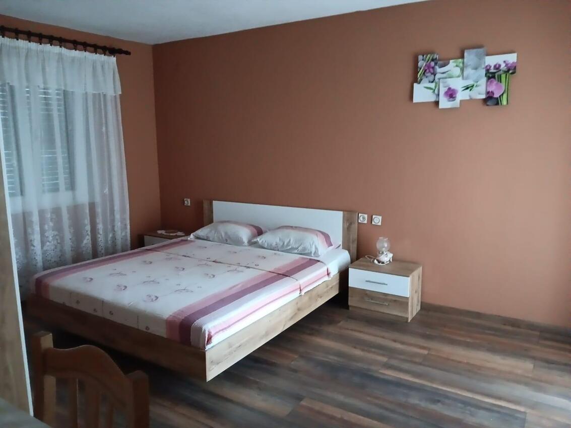 A-11020-a - Private accommodation - Apartments with a parking space Kali, Ugljan