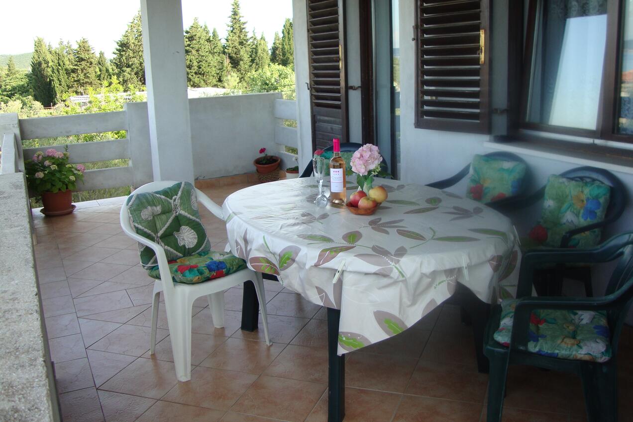 A-11020-a - Private accommodation - Apartments with a parking space Kali, Ugljan