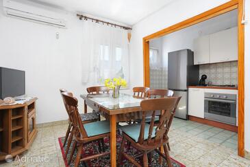 Appartementen aan zee Vinisce (Trogir) - 11029