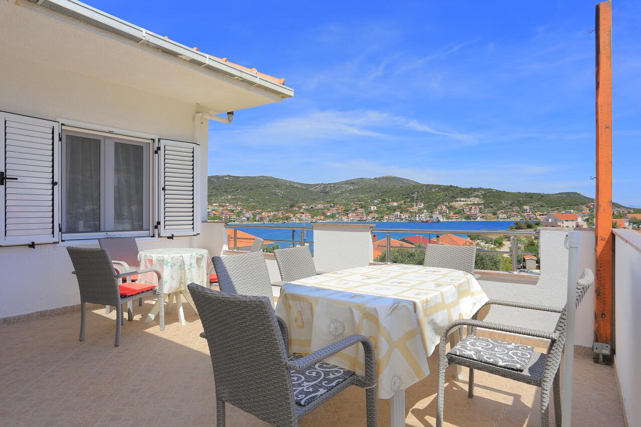 Apartament cu trei camere Vinisce (Trogir) (A-11029-d)