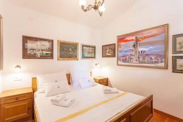 Apartments and rooms with WiFi Makarska - 11063
