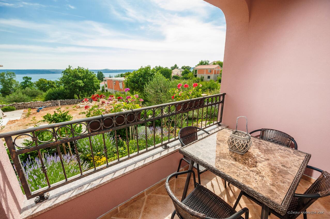 Apartments with parking spaces Maslenica, Novigrad - 11064