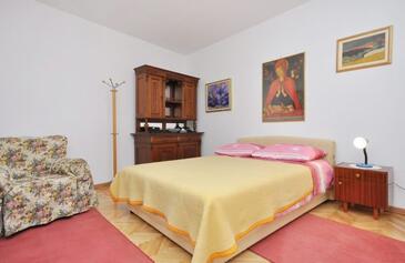 Apartments Omiš, Central Dalmatia