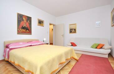 Apartments Omiš, Central Dalmatia