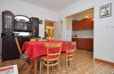 Apartments Omiš, Central Dalmatia