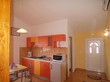 Ferienwohnungen mit Parkplatz Vinisce, Trogir - 11075