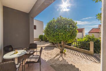 Apartments by the sea Brist, Makarska - 11078