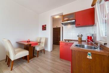Apartments by the sea Brist, Makarska - 11078