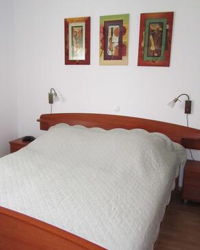 Apartments with parking space Banjol, Rab - 11082