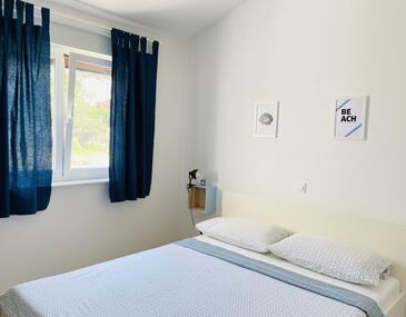 Apartments with parking space Banjol, Rab - 11082