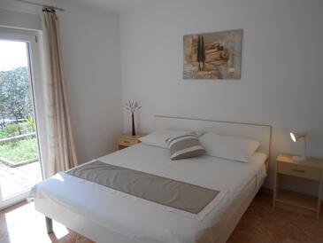 Leiligheter med parkering Mavarstica, Ciovo - 11208