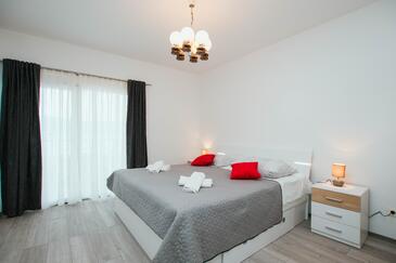 Apartments by the sea Arbanija, Čiovo - 1122