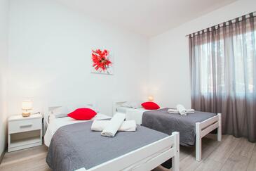 Apartments by the sea Arbanija, Čiovo - 1122