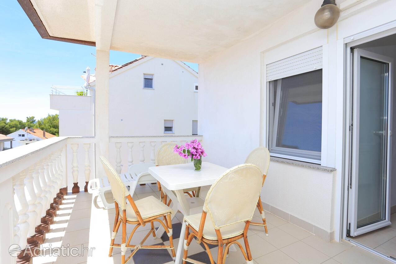 A-11232-f - Private accommodation - Family friendly apartments with a swimming pool Bušinci, Čiovo
