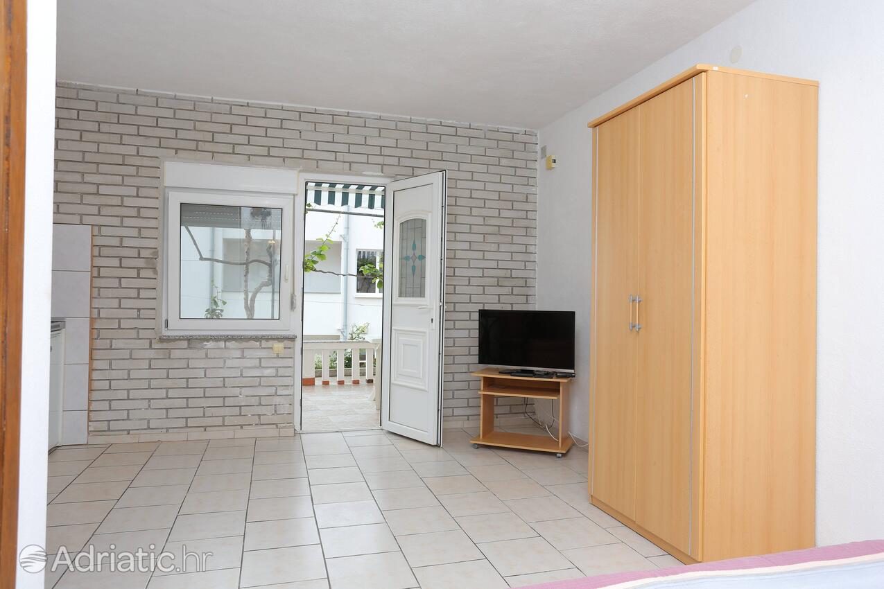 AS-11232-b - Private accommodation - Family friendly apartments with a swimming pool Bušinci, Čiovo