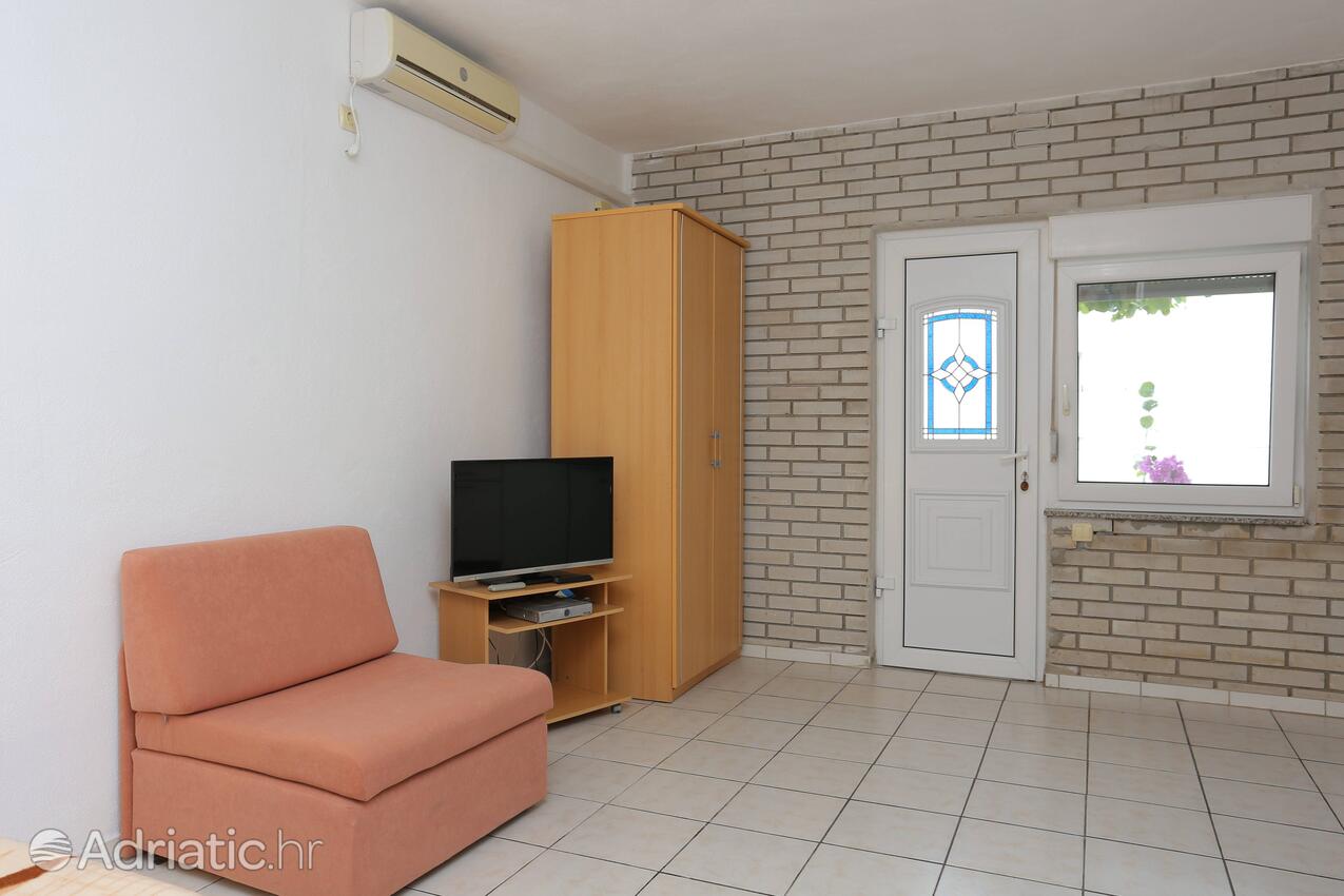AS-11232-c - Private accommodation - Family friendly apartments with a swimming pool Bušinci, Čiovo
