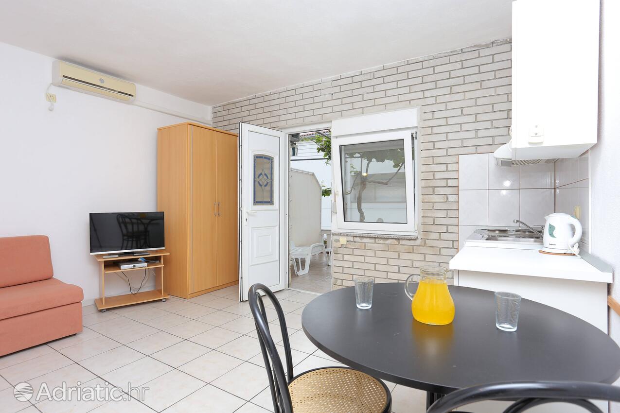 AS-11232-c - Private accommodation - Family friendly apartments with a swimming pool Bušinci, Čiovo