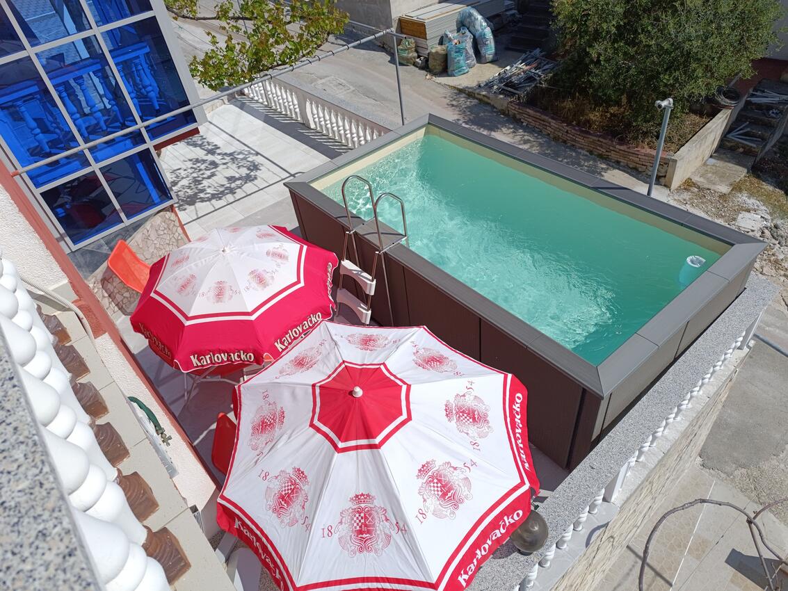 Courtyard - Family friendly apartments with a swimming pool Bušinci, Čiovo