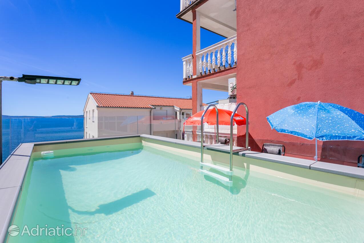 Courtyard - Family friendly apartments with a swimming pool Bušinci, Čiovo