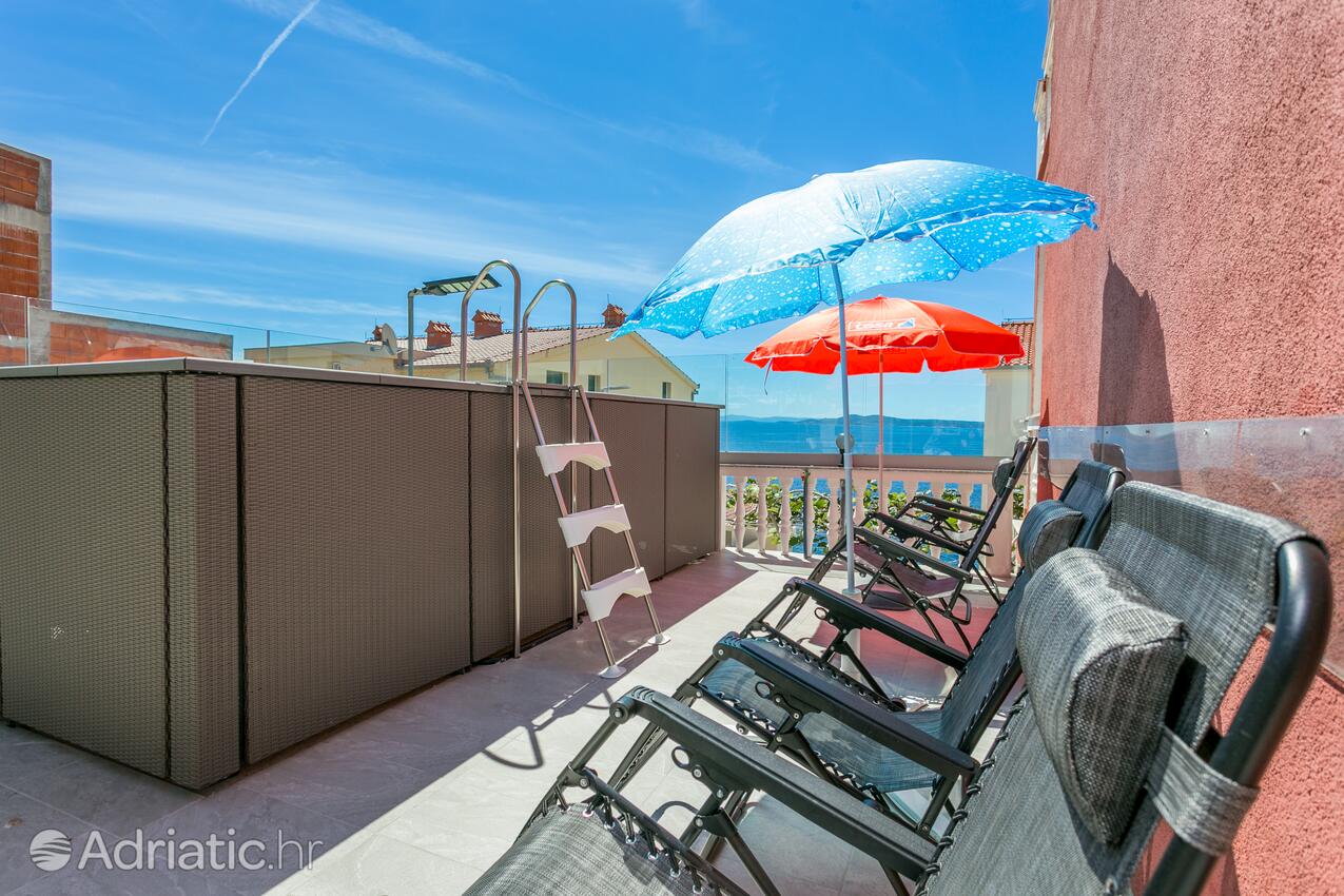 Courtyard - Family friendly apartments with a swimming pool Bušinci, Čiovo
