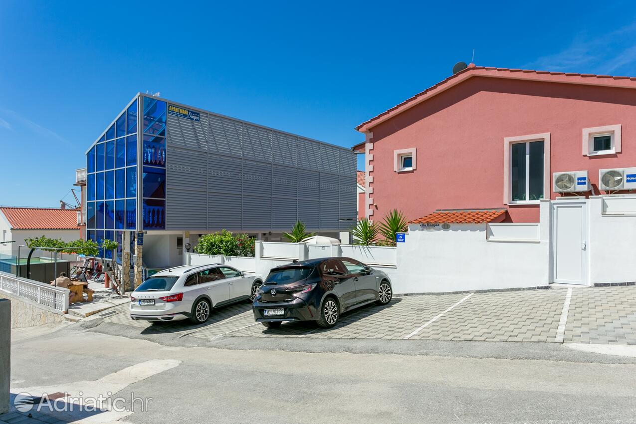 Parking lot - Family friendly apartments with a swimming pool Bušinci, Čiovo