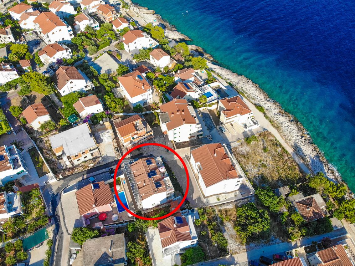 Property - Family friendly apartments with a swimming pool Bušinci, Čiovo