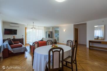 Family-friendly apartments with swimming pool Novigrad - 11242