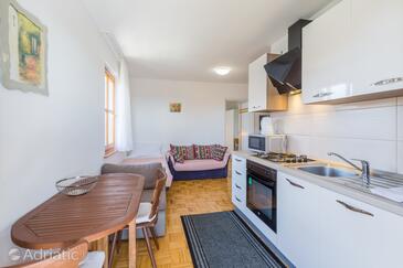 Family-friendly apartments with swimming pool Novigrad - 11242