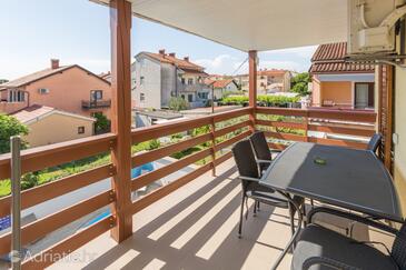Family-friendly apartments with swimming pool Novigrad - 11242