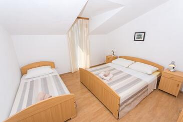 Apartments by the sea Slatine, Čiovo - 1126