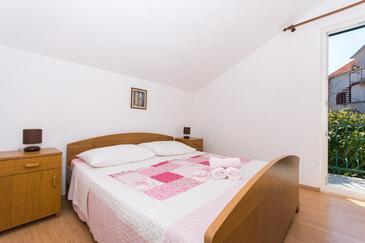 Apartments by the sea Slatine, Čiovo - 1126