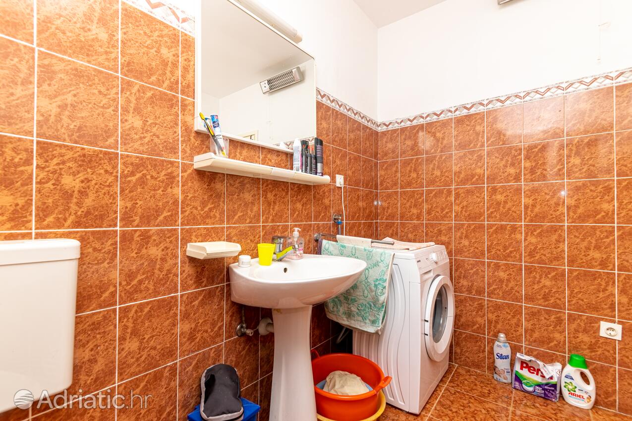 A-11278-a - Alloggi privati - Appartamenti con parcheggio San Pietro di Brazza - Supetar, Brazza - Brač
