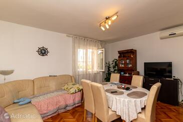 Apartments with parking space Supetar, Brač - 11278