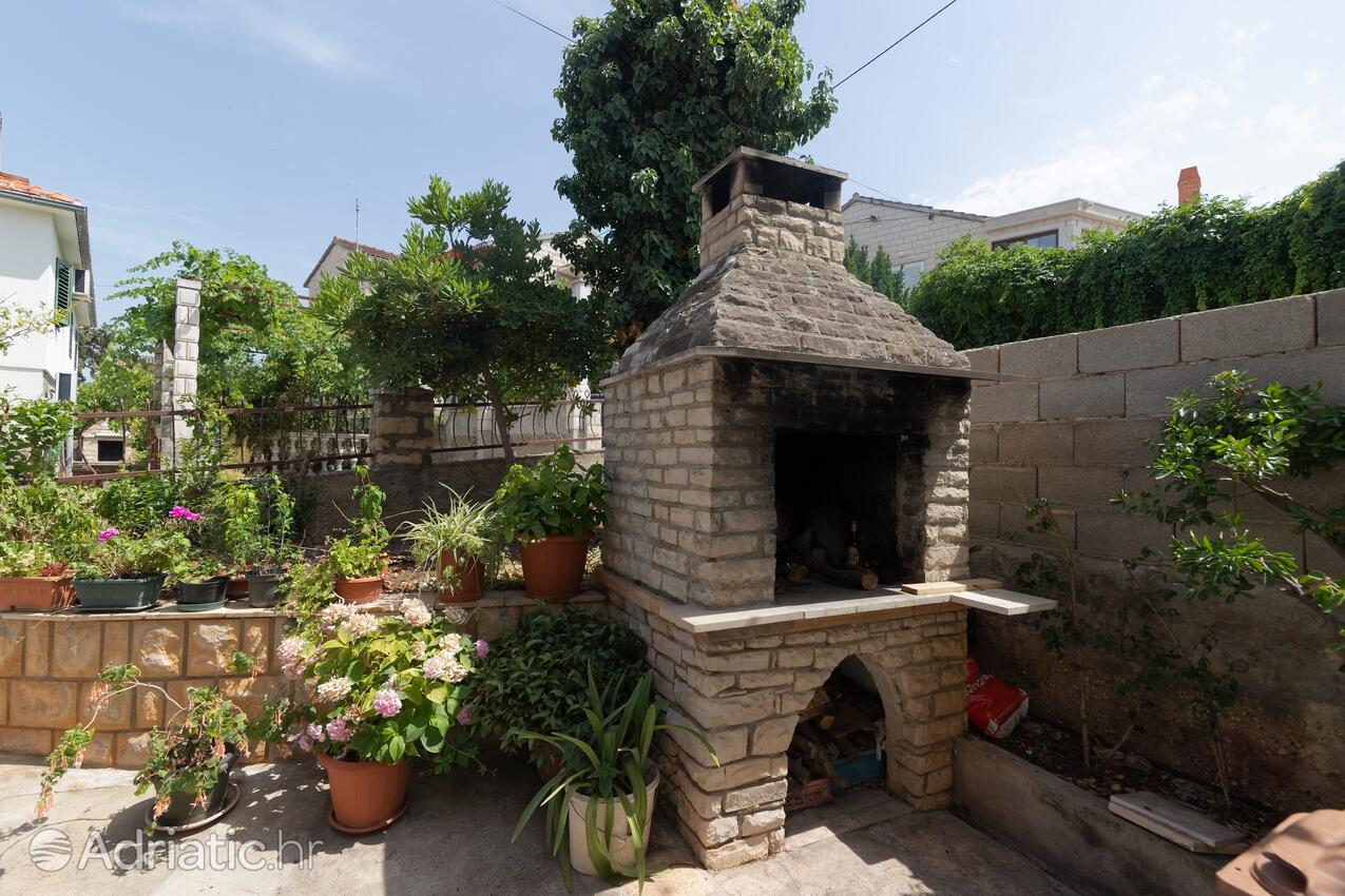 Giardino - Appartamenti con parcheggio San Pietro di Brazza - Supetar, Brazza - Brač