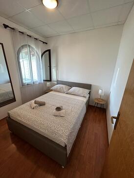 Apartments by the sea Slatine, Čiovo - 1128