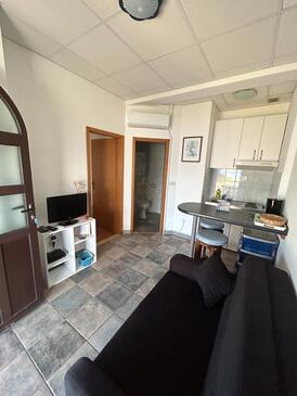 Apartments by the sea Slatine, Čiovo - 1128