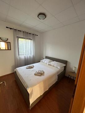 Apartments by the sea Slatine, Čiovo - 1128