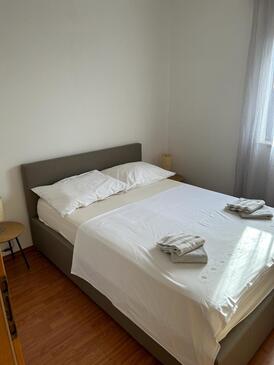 Apartments by the sea Slatine, Čiovo - 1128