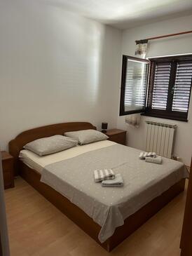 Apartments by the sea Slatine, Čiovo - 1128