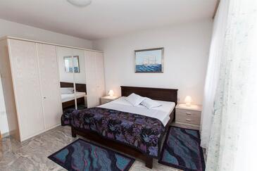 Apartments with parking space Crikvenica - 11307