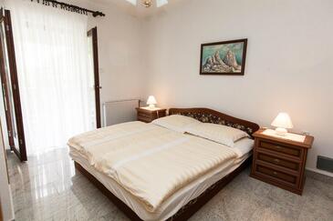 Apartments with parking space Crikvenica - 11307