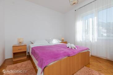 Apartments with parking space Marušići, Omiš - 1131