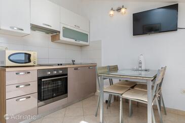 Apartments with parking space Marušići, Omiš - 1131