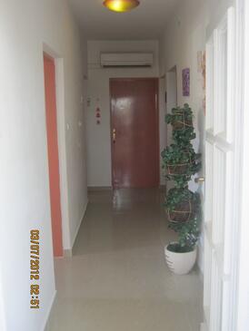 Apartments with balcony Tisno, North Dalmatia