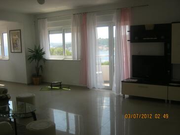Apartments with balcony Tisno, North Dalmatia