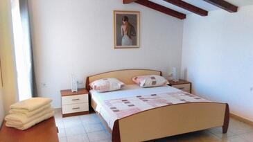 Apartments with balcony Tisno, North Dalmatia