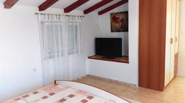 Apartments with balcony Tisno, North Dalmatia