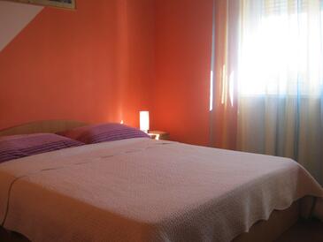 Apartments with balcony Tisno, North Dalmatia