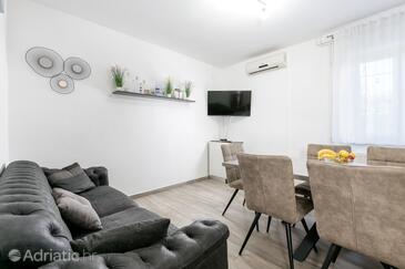 Apartments by the sea Arbanija, Čiovo - 11321
