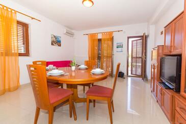 Apartments with parking space Biograd na Moru, Biograd - 11327